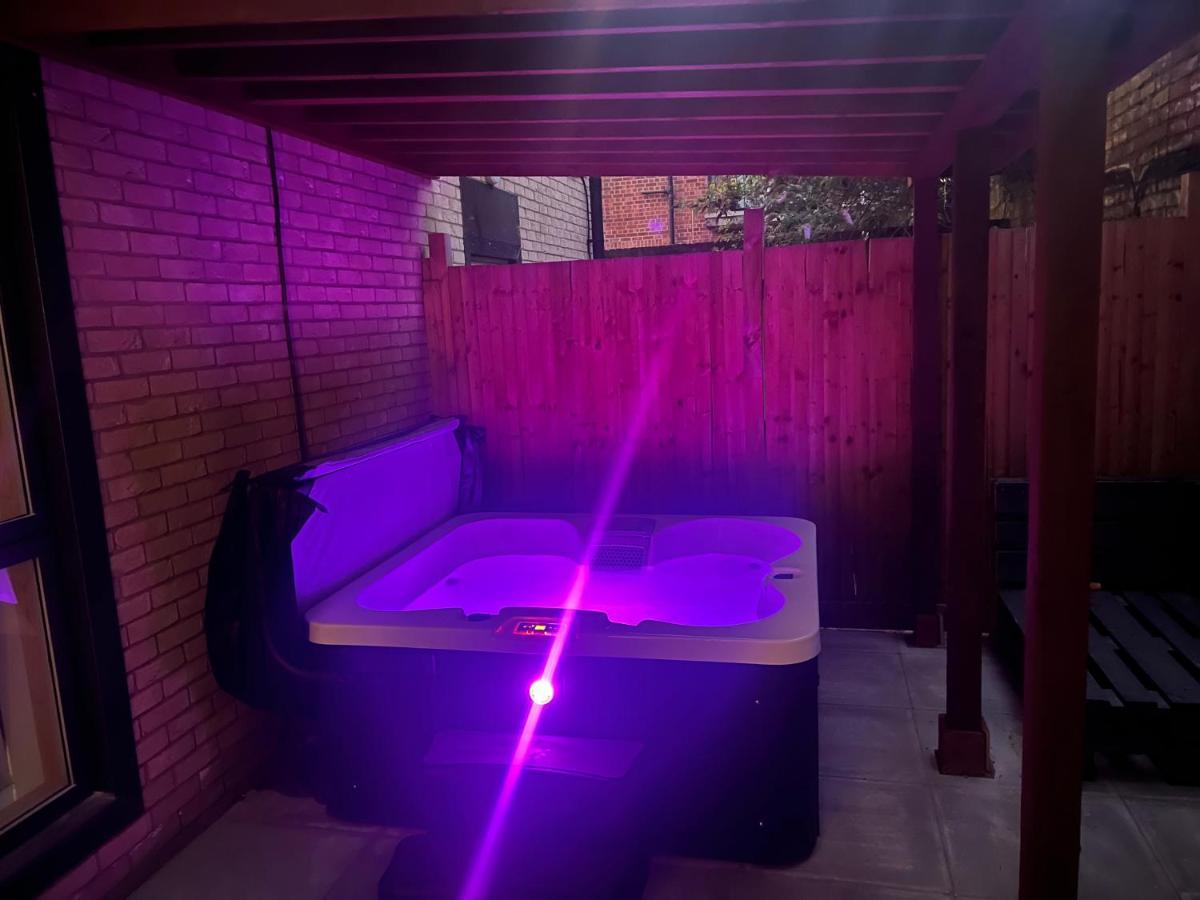 Central London, Jaccuzzi,Newbuild, 2 Bedrooms Two Baths Extérieur photo